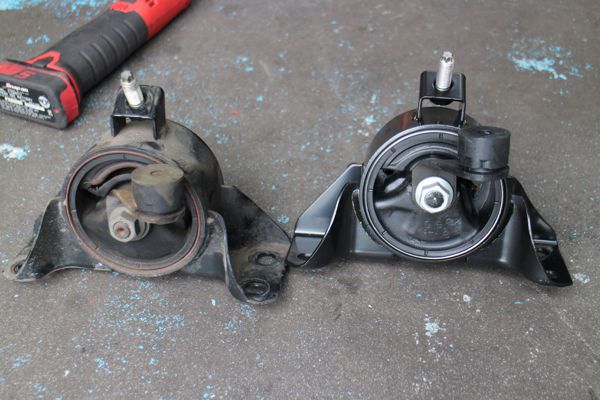 MPV くたびれたエンジンマウントを交換してリフレッシュ！ 株式会社 ガレージSD